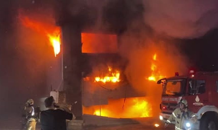 Esenyurt'ta yan yana iş yerlerinde yangın: müdahale devam ediyor