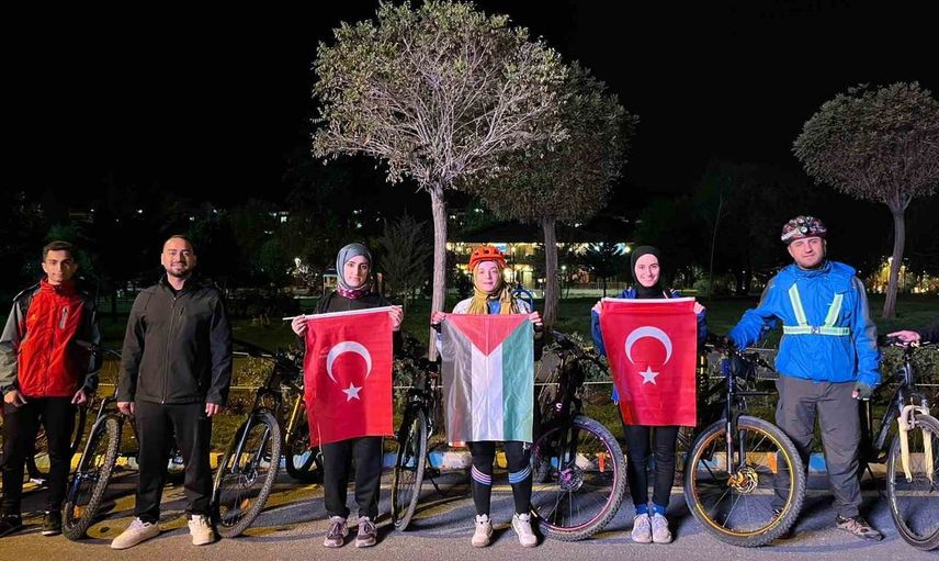 Tatvan sahilinde pedallarla Gazze'ye sessiz çığlık