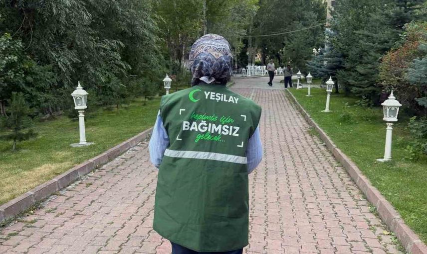 Genç gönüllülerle Kars esnafına bağımlılık bilinci aşılanıyor