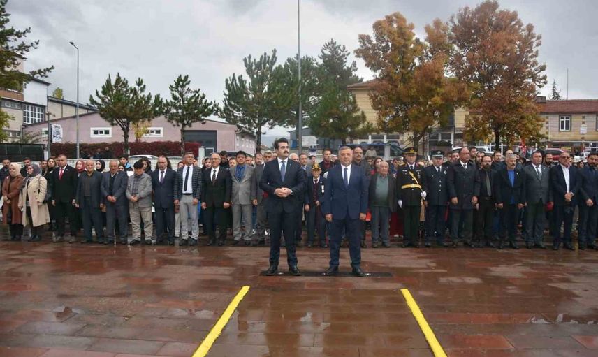 Tomarza’da 103. yıl coşkusu: ilçede çelenk töreniyle kutlama