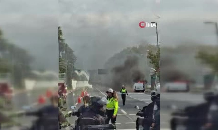 Vatan Caddesi'nde seyir halindeki ticari araç alev aldı