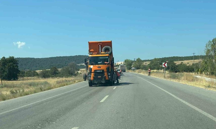 Tavşanlı-Emet yolunda yenileme çalışması trafik kontrollü sürüyor