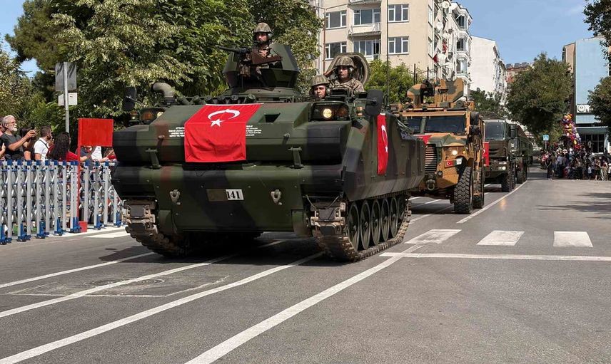 Kırklareli'nde zafer coşkusu: Atatürk anıtı önünde 104. yıl kutlaması