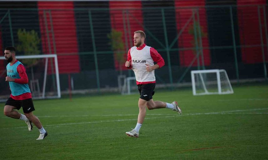 Çorum FK Göztepe virajı için tempoyu artırdı