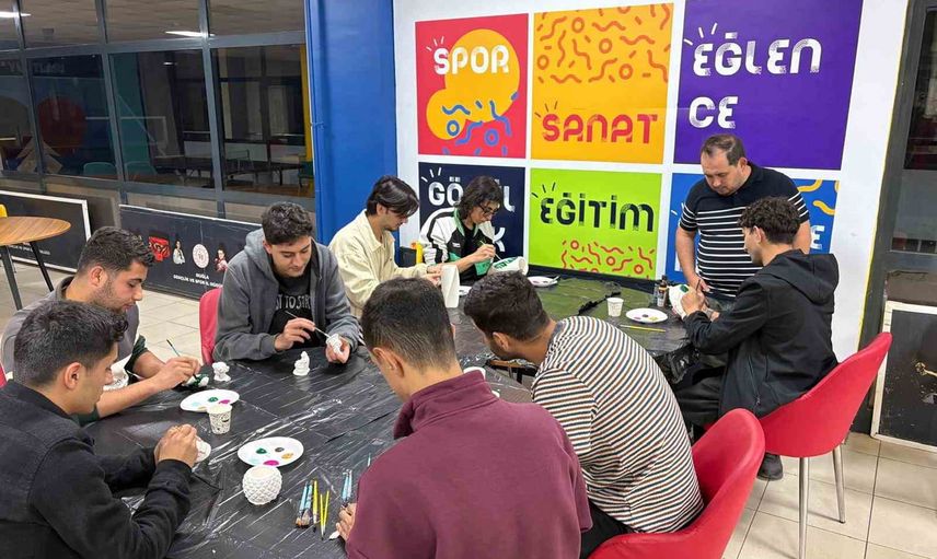 Muğla'da erkek yurdunda seramikle yeni keşifler