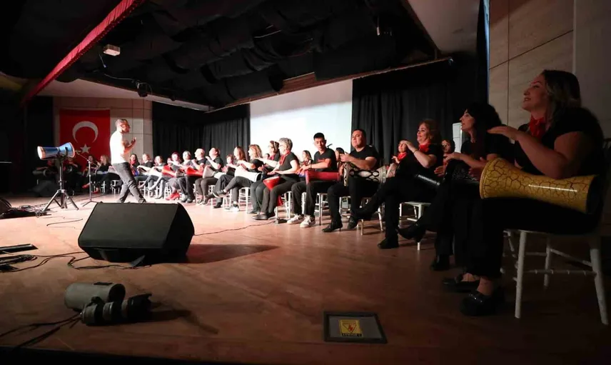 Yunusemre'de cumhuriyet coşkusu müzik, ritim ve sergi şöleniyle yankılandı