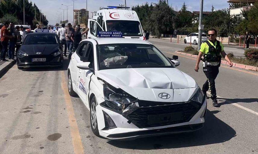 Kırıkkale'de 14 yaşındaki sürücünün yol açtığı çarpışmada dört kişi yaralandı