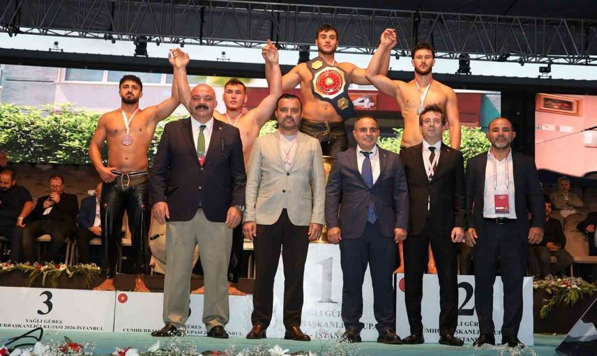 Bursa'nın umut veren pehlivanı Alperen Düzenci Cumhurbaşkanlığı Kupası'nda kürsüye çıktı