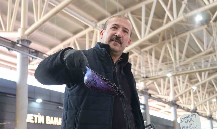 Dağların şifa meyvesi karamuk tezgahlarda yerini aldı