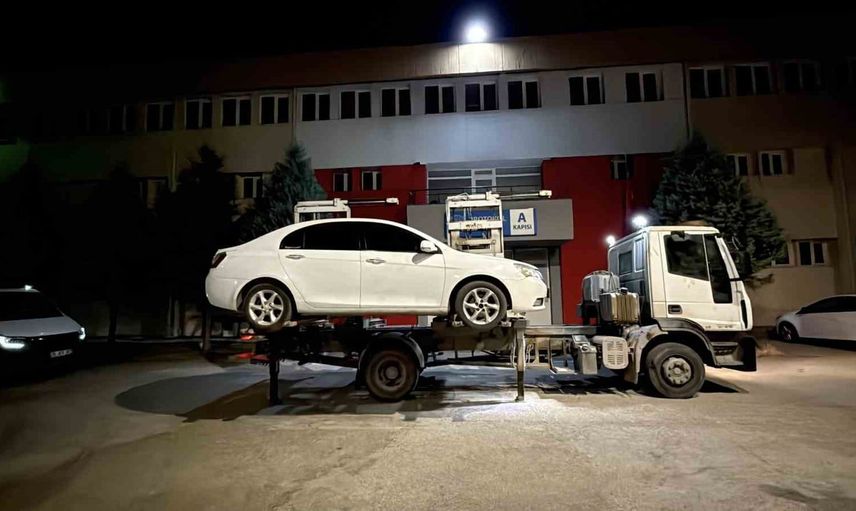 Eskişehir'de trafik tehlikesi: alkollü genç polisten kaçarken spor salonunda yakalandı