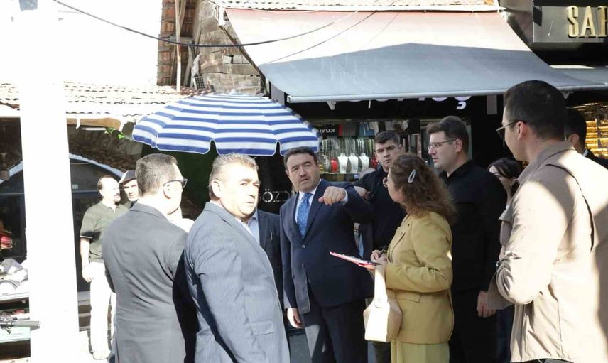 Kütahya sokaklarında kent estetiğini ve tarihi dokuyu gözeten sağlıklaştırma çalışması
