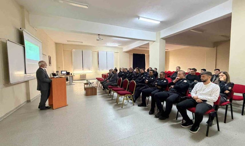 Erzincan POMEM'de baba okulu ile polis memurlarına aile eğitimi