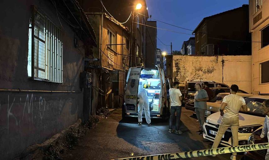Koku ihbarı üç günlük sessizliği bozdu: 52 yaşındaki adam evinde ölü bulundu
