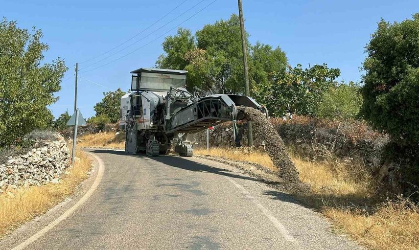 Araban kırsalında eski asfalt kazınıyor, konfor ve güvenlik artırılıyor