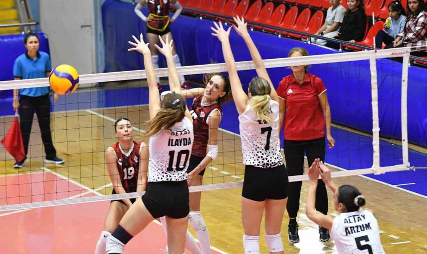 Yunusemre’nin sultanları uzatmalı sette üstünlük kurup Altay’ı 3-1 yendi