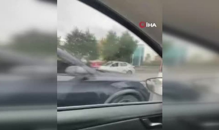 Avcılar'da tartışma sonrası aracın plakalarının söküldüğü an görüntülendi
