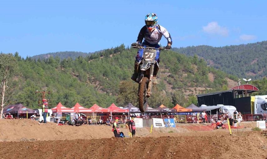 Fethiye'de motokros sezonu nefes kesen finallerle noktalandı