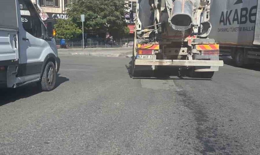 Ereğli'de mikser temizliği yola kirletti, mahalle tepki gösterdi