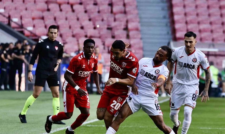 Çorum FK ilk yarıda Samsunspor karşısında 3-1 öne geçti
