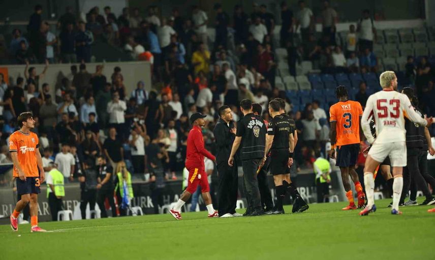 Maç sonunda Nuri Şahin'e kırmızı kart, hakemle kısa süreli gerginlik