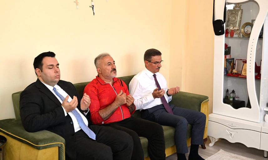 İspir'de vefa buluşması: vali Baruş şehit ailesi ve gaziyi ziyaret etti