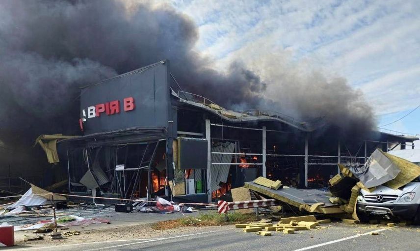 Odessa'da süpermarkete düzenlenen hava saldırısı: üç kişi yaralandı, anlar kamerada
