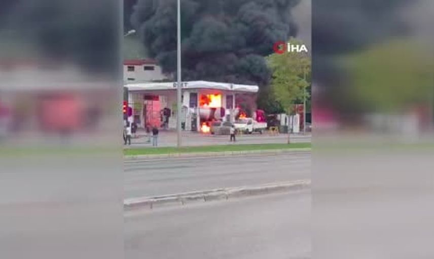 Pamukkale'de yakıt boşaltımı sırasında tanker parçalandı, söndürme çalışmaları sürüyor