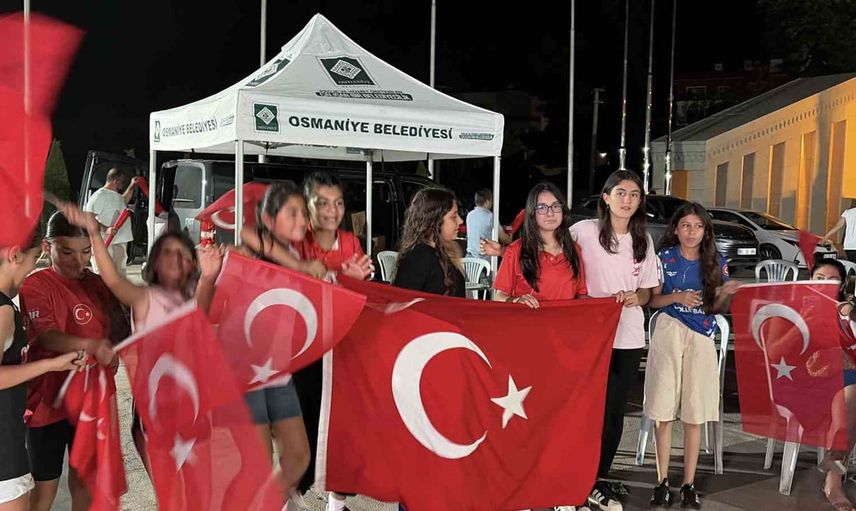 Osmaniye'de coşku seli: Filenin Sultanları'nın şampiyonluk sevinci