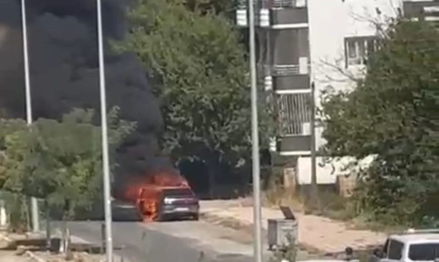 Beşiri'de yolculuk yarıda kaldı: otomobil motorundan alevler yükseldi