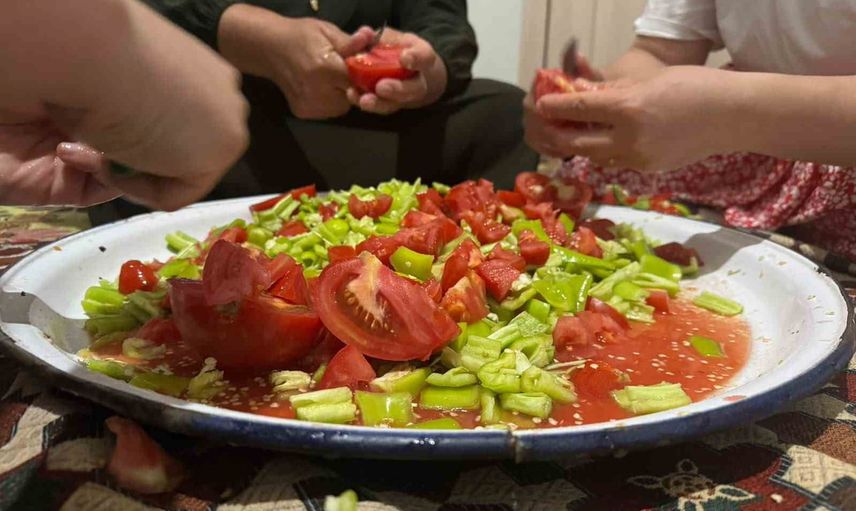 Kışa saklanan yaz: Patnos'ta sebzeler sofralara hazırlanıyor