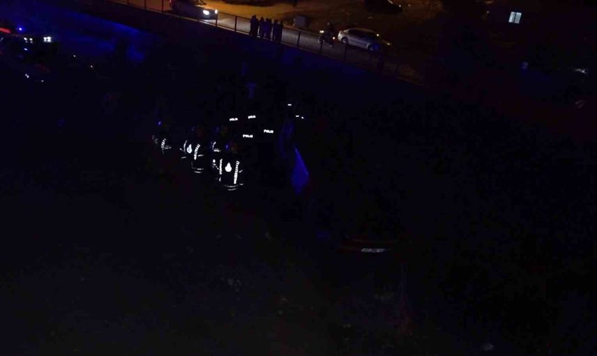Park halindeki otomobil alt yola yuvarlandı: sürücü yaşamını yitirdi