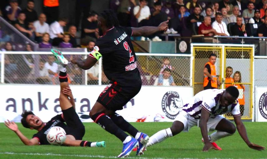Keçiören'de goller paylaşıldı: Ezeh ile Emre sahne aldı