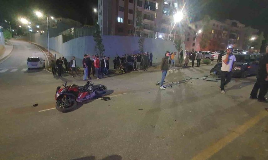 Adıyaman'da trafik kazası: motosiklet ile iki otomobilin çarpışması iki yaralı bıraktı