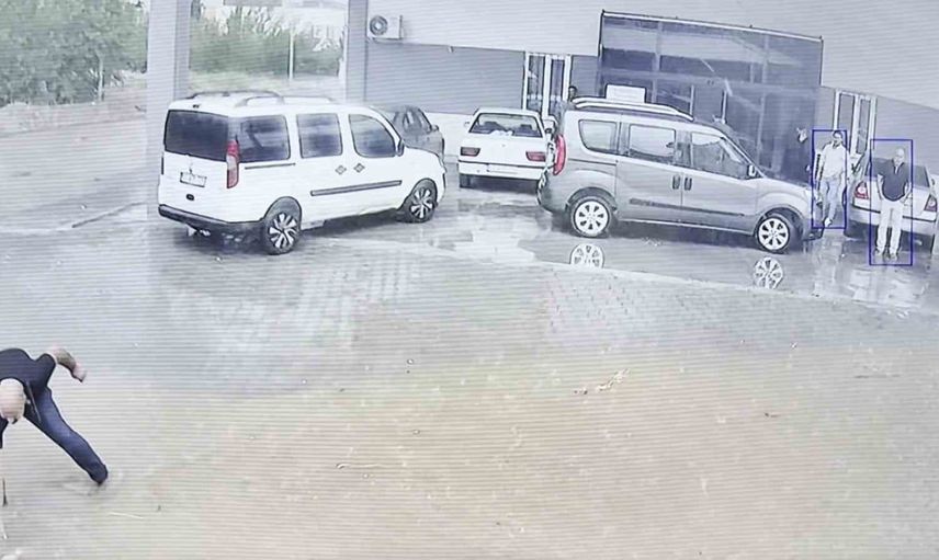 Kurtarılan civciv Kahta'da belediye çalışanının müdahalesiyle hayata döndü