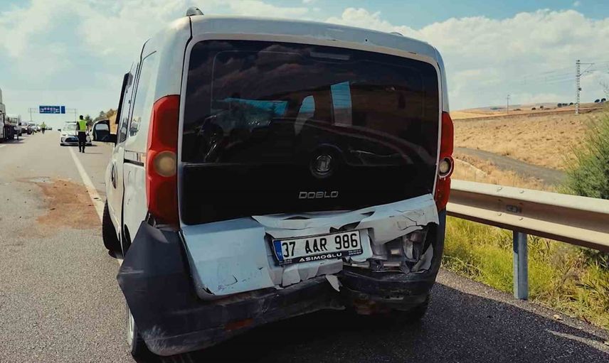 Yol çalışması nedeniyle iki yönlü trafikte kaza: 5 kişi yaralandı
