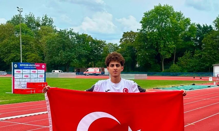 Genç sporcu Mustafa Abacıoğlu 400 metrede Avrupa şampiyonu olarak Ümraniye'yi gururlandırdı