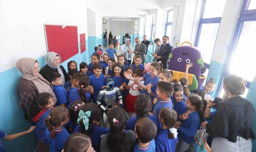 Okul koridorlarında gelecekle tanışma: CANİKMAN öğrencilerle buluştu