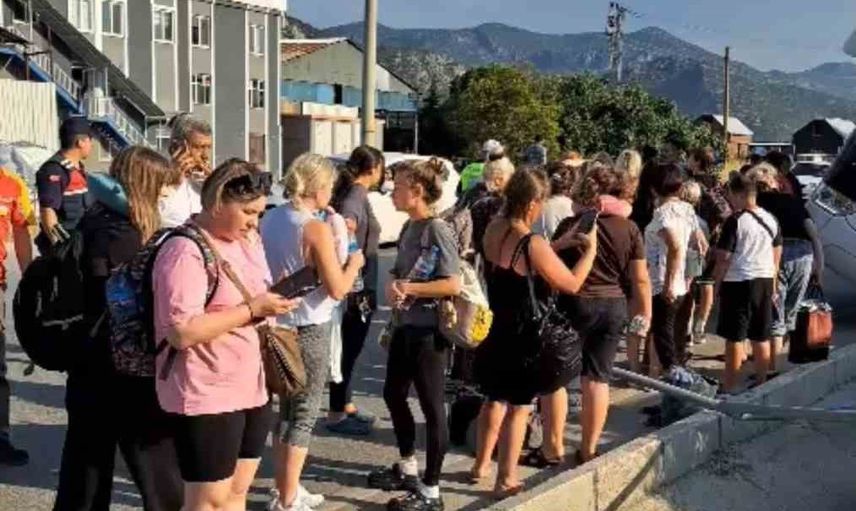 Burdur'da Bucak'ta devrilen Ukraynalı turist otobüsündeki 34 kişi sağlıkla tahliye edildi