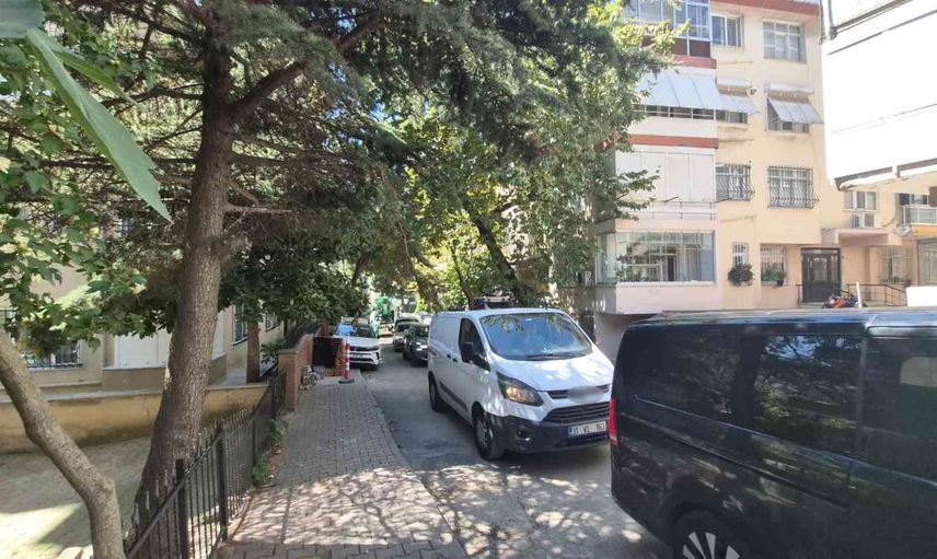 Maltepe’de sokağın dar geçidi iş makinelerine teslim oldu