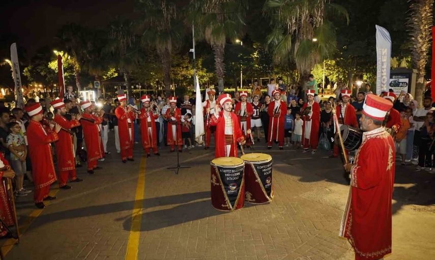 Körfez'de yaz akşamları mehter marşları ve açık hava nostaljisi