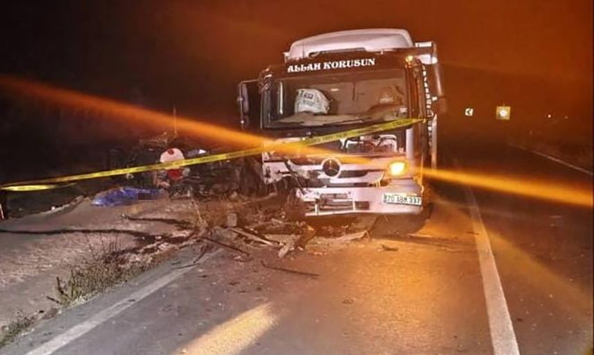 Genç yaşamını yitirdi: Yalıhüyük'te kamyonla otomobil çarpıştı