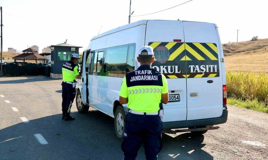 Okul yolunda güvenlik: Bayburt'ta çevre ve servis denetimleri yoğunlaştırıldı