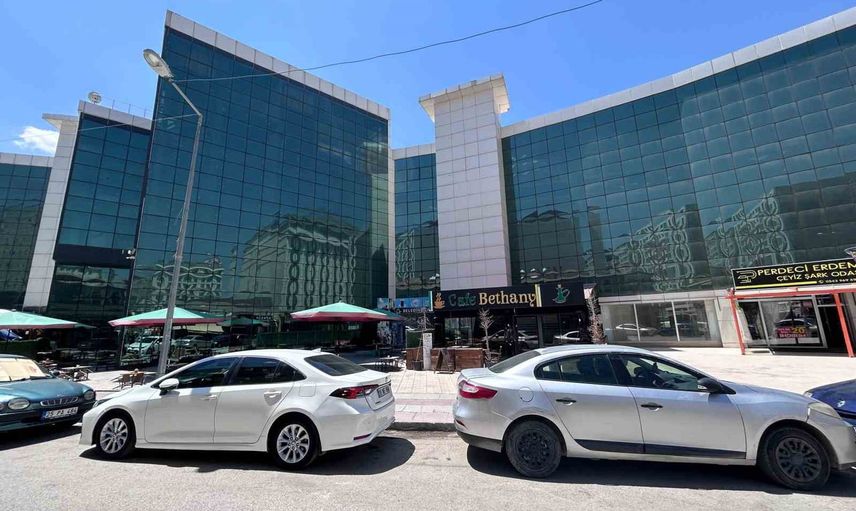 Van'da tamamlandı ama açılmadı: milyonluk otopark avm'ye çevrildi, yıllardır atıl