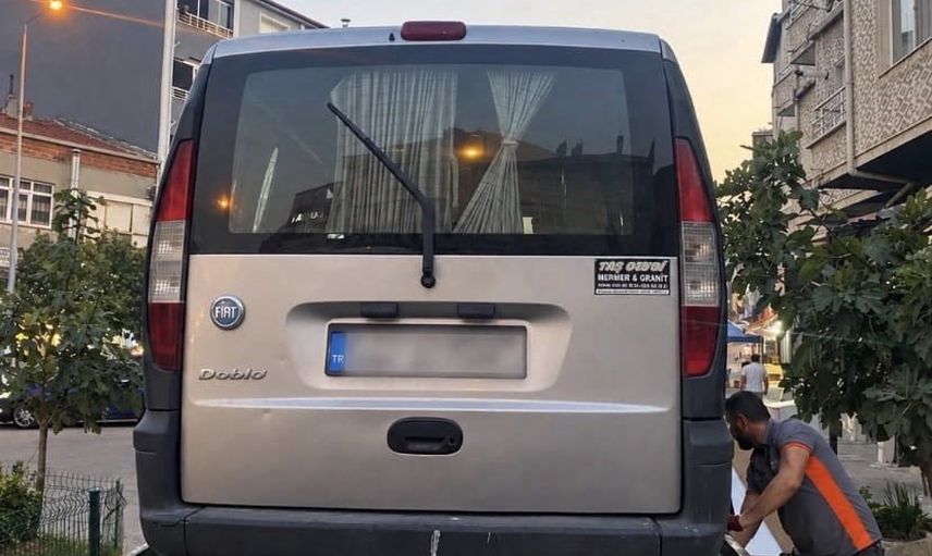 Uzunköprü'de araçta saklanan 14 düzensiz göçmen emniyete teslim edildi