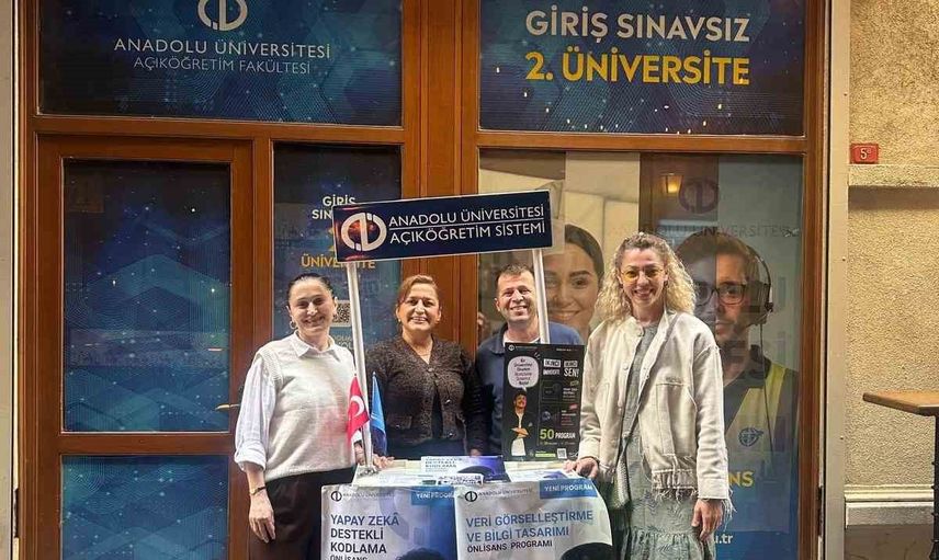 anadolu üniversitesi istiklal caddesi'nde İkinci Üniversite fırsatlarını tanıttı