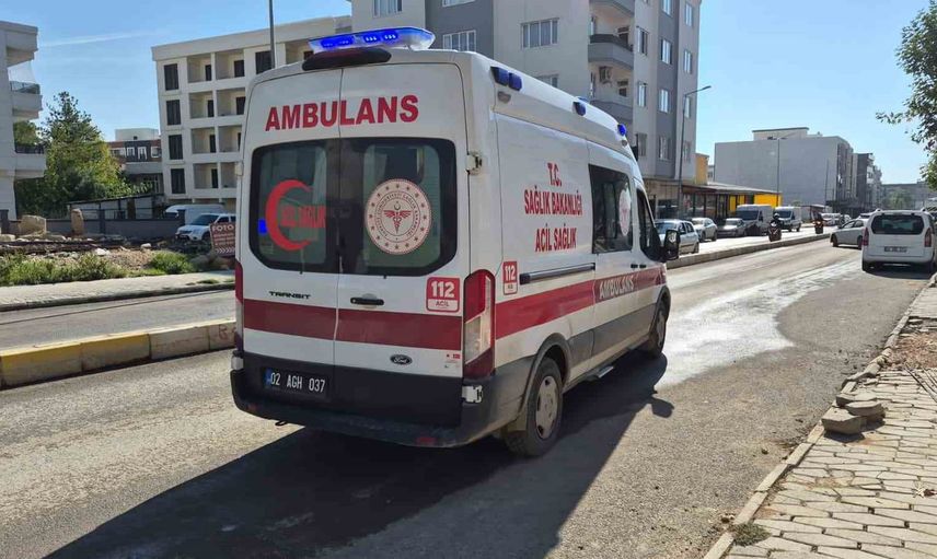 Adıyaman'da motosiklet devrildi: yolcu yaralandı