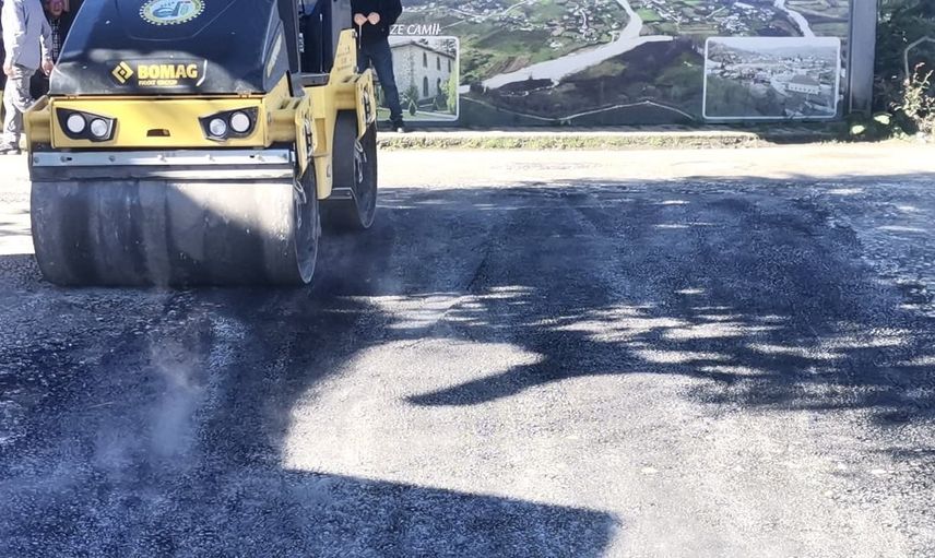 Akçakoca'da köy yollarına konfor odaklı asfalt yama çalışması