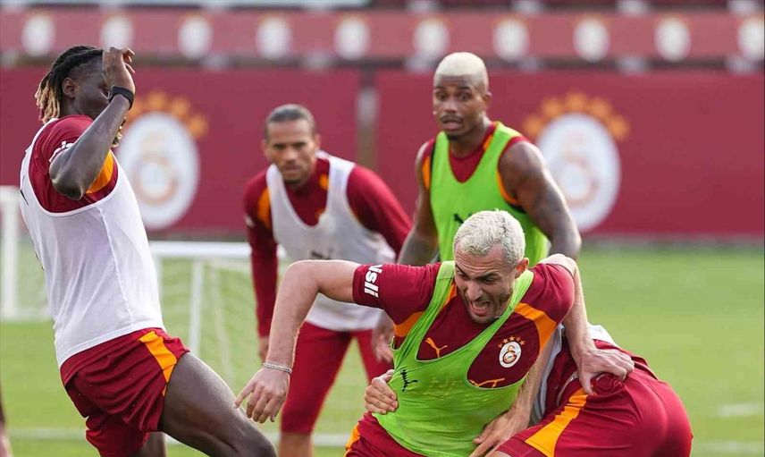 Galatasaray yeni sezona tempolu başladı: Singo takımla çalıştı