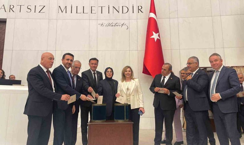 Meclis gündeminde Kızılay teklifi ve KVKK üyelik seçimi