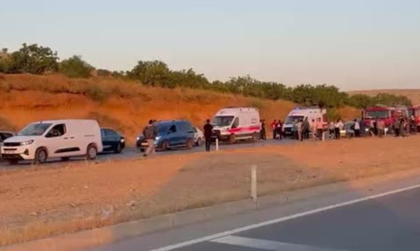 gaziantep'te iki otomobilin çarpıştığı kazada üç kişi yaşamını yitirdi